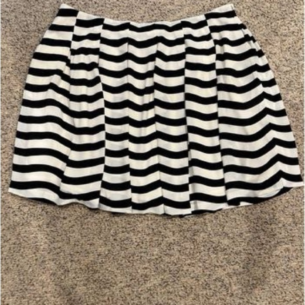 Banana Replublic Black & White Pleated Chiffon Skirt Size 14 NWT